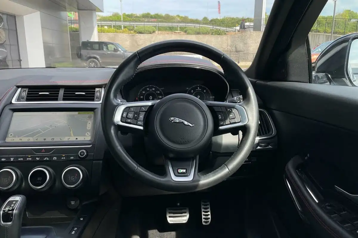 2019-jaguar-e-pace-20-i4d-chequered-flag-150ps-big-39