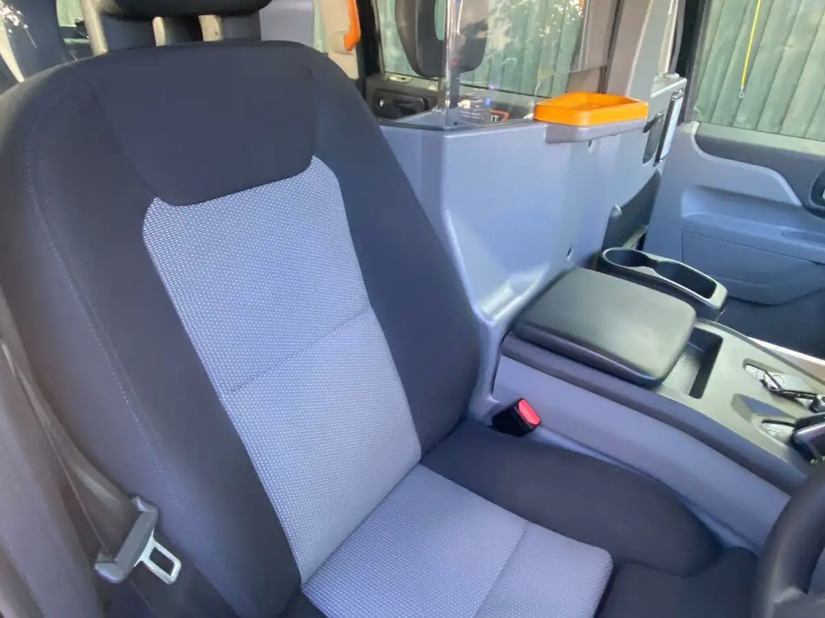 2023-levc-tx-15-vista-taxi-big-16
