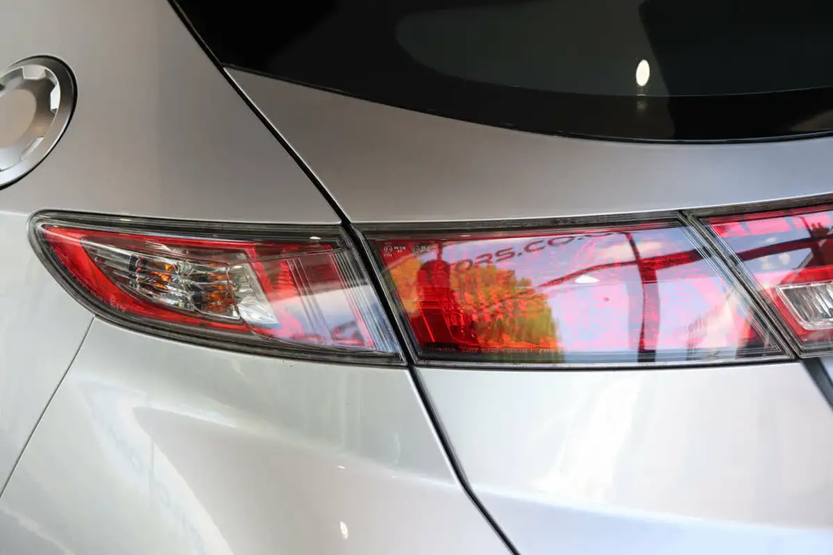 2011-honda-civic-18-es-t-big-77