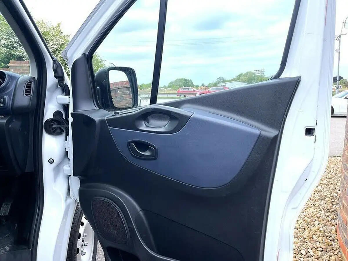 2017-vauxhall-vivaro-16cdti-2900-l1h1-95pseu6-ss-ecoflex-panel-van-big-27