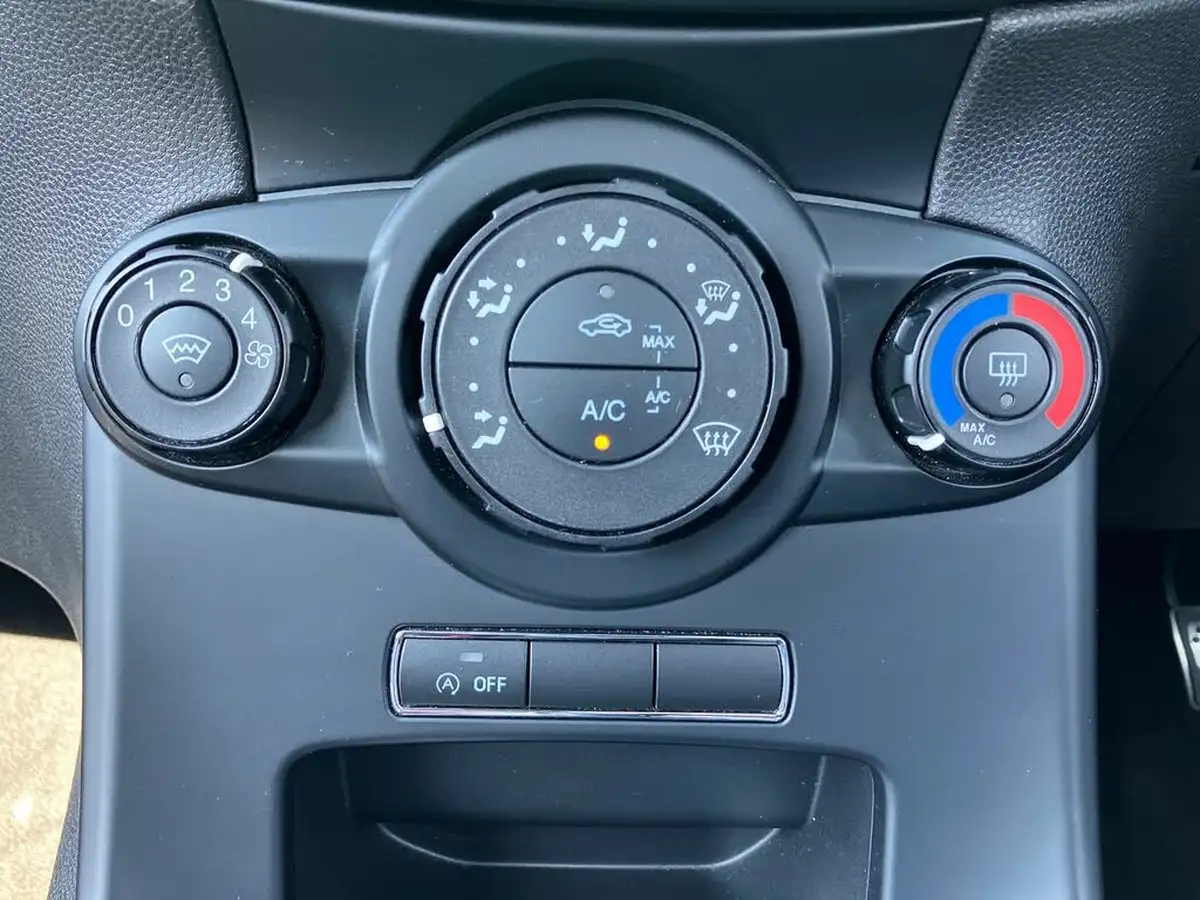 2017-ford-fiesta-10t-st-line-100ps-3d-big-13