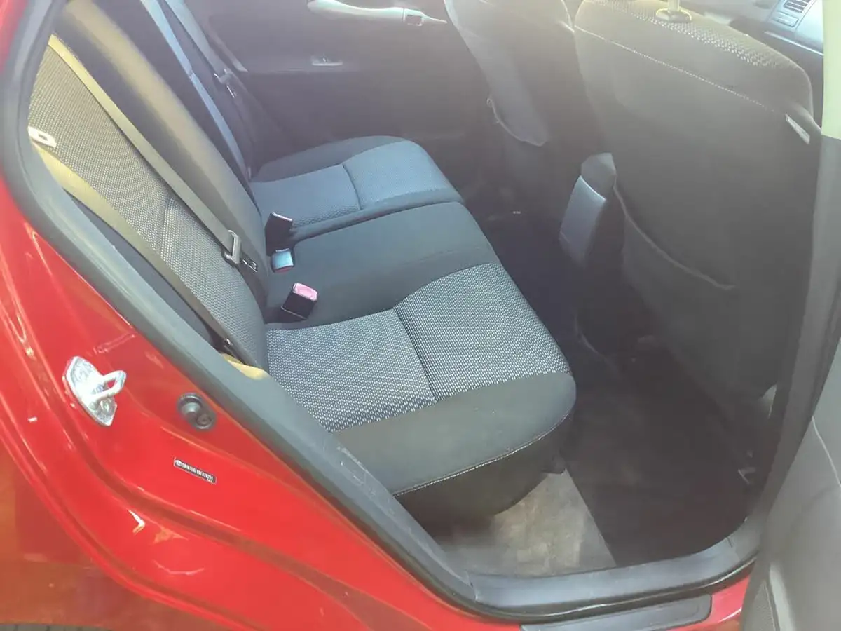 2010-toyota-auris-133-vvt-i-tr-5d-big-10