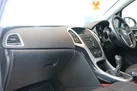 2013-vauxhall-astra-20td-sri-ss-estate-small-3