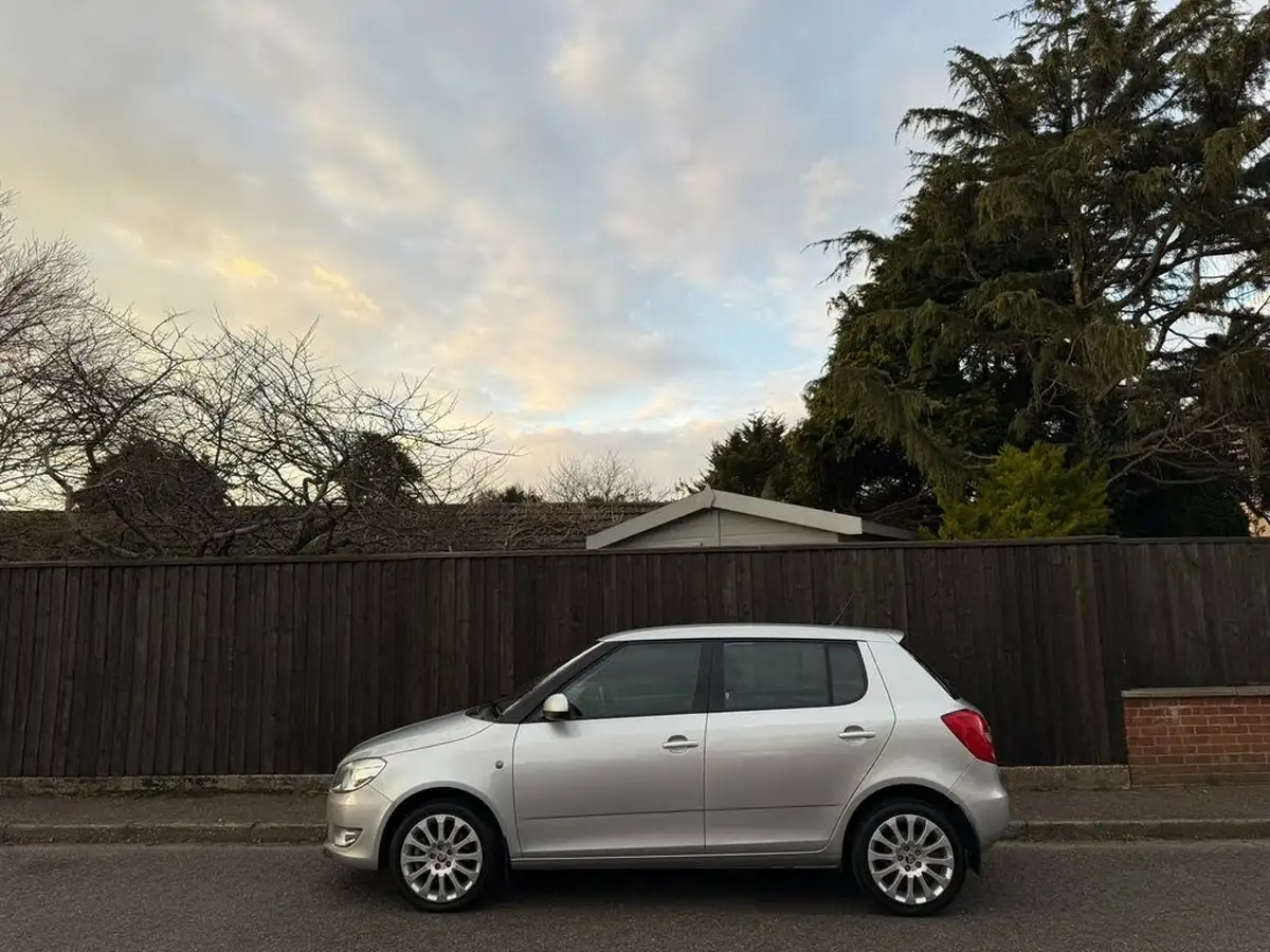2015-skoda-fabia-12-elegance-hatchback-dsg-big-4