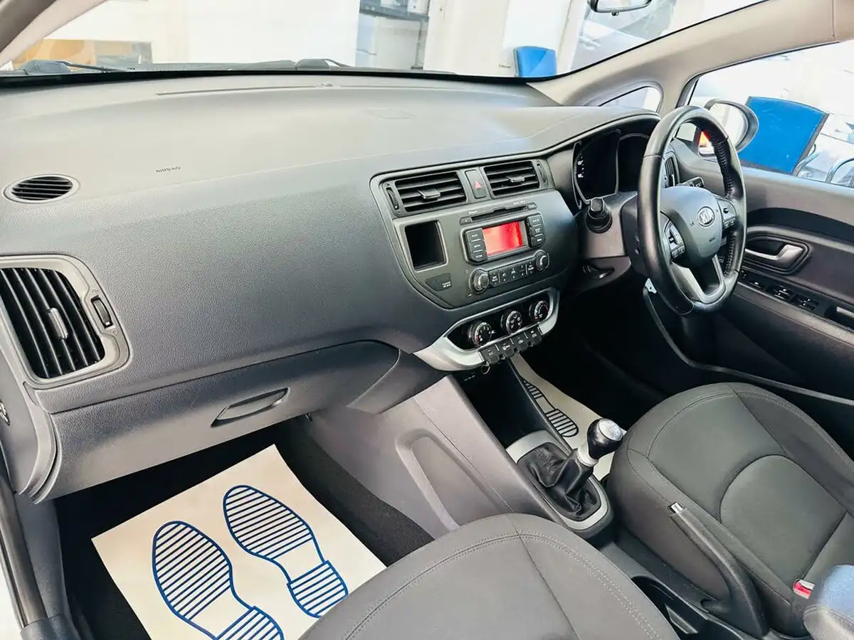 2014-kia-rio-125-vr7-5d-big-20