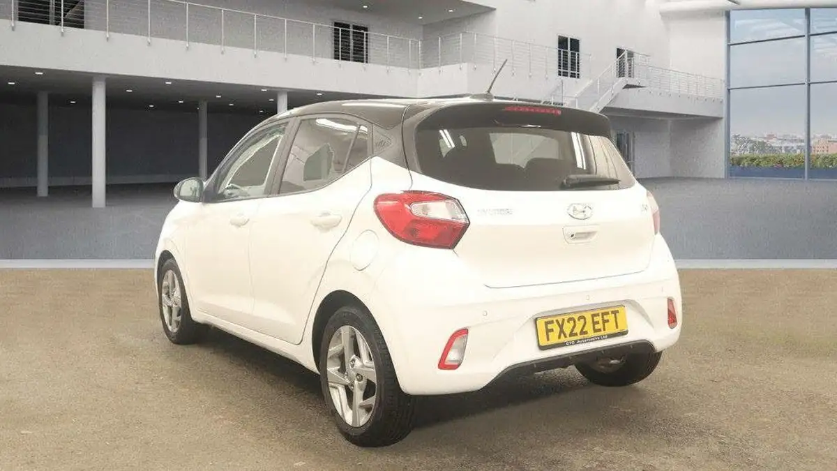 2022-hyundai-i10-12-premium-big-2
