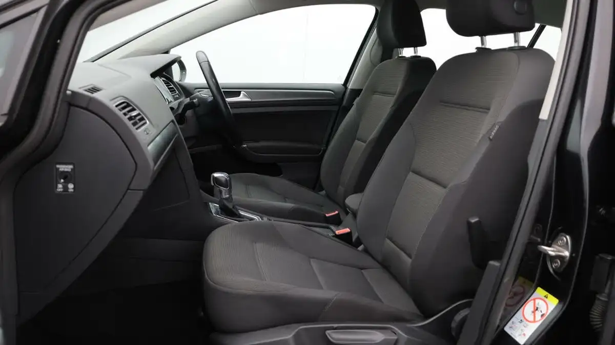 2019-volkswagen-golf-e-e-golf-big-14