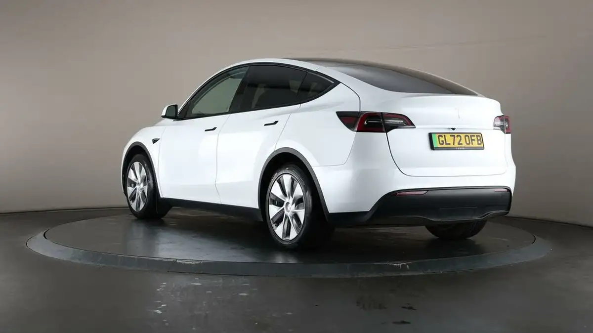 2022-tesla-model-y-e-rwd-big-71
