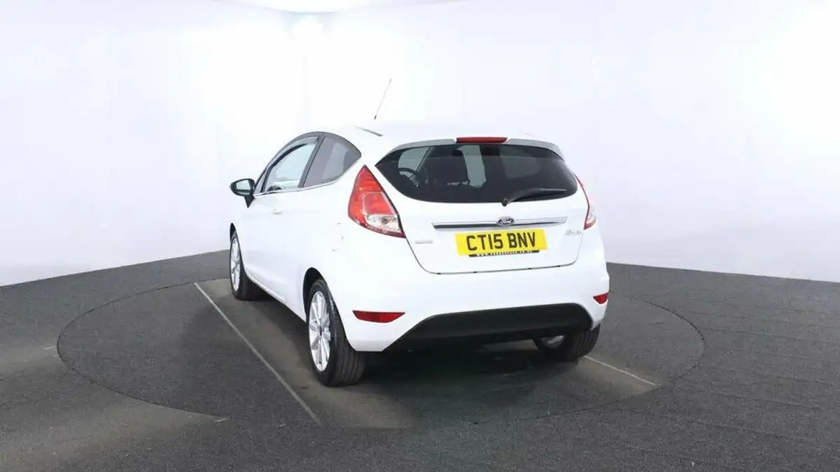 2015-ford-fiesta-10-titanium-100ps-ecoboost-ss-3d-big-4