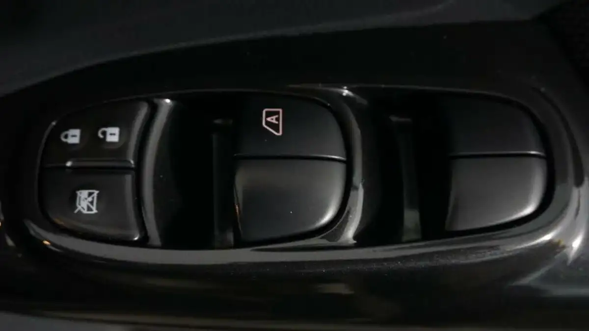 2018-nissan-juke-12-dig-t-n-connecta-ss-big-16