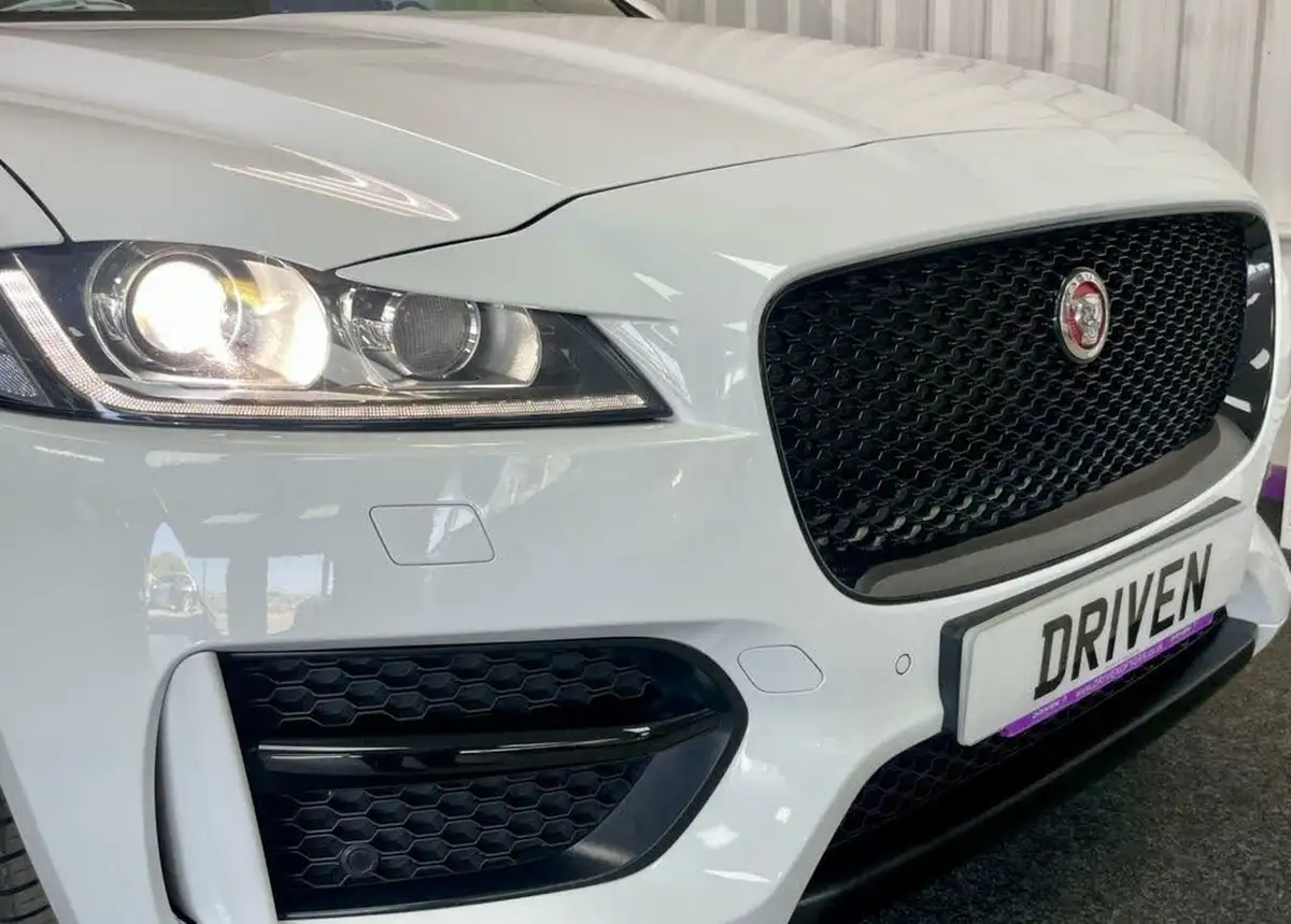 2018-jaguar-f-pace-20-i4d-r-sport-180ps-awd-auto-big-3