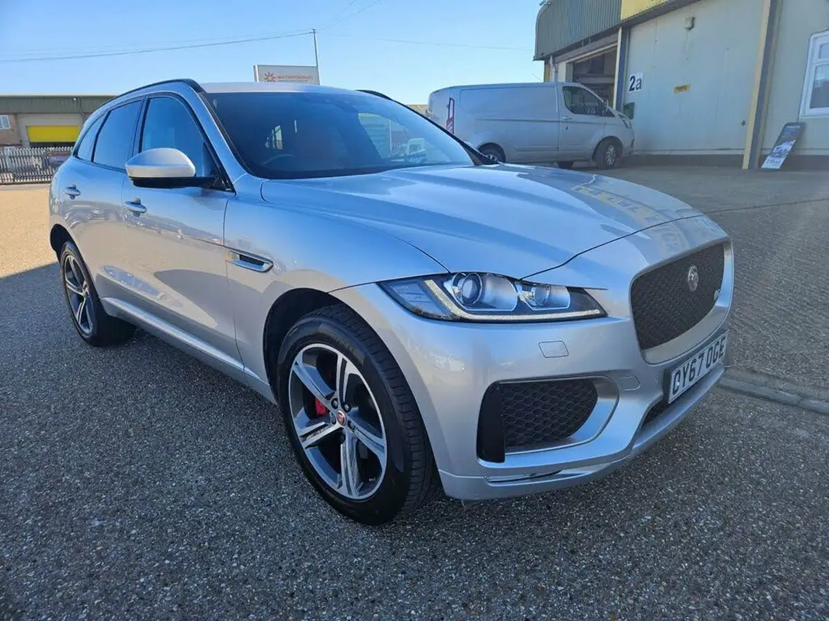 2017-jaguar-f-pace-30td-s-ss-big-1