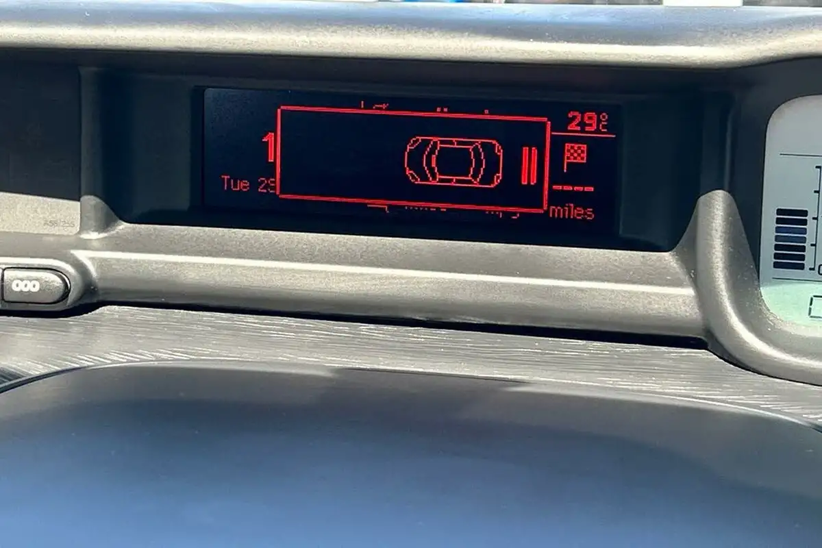 2016-citroen-c3-picasso-16bluehdi-edition-big-29