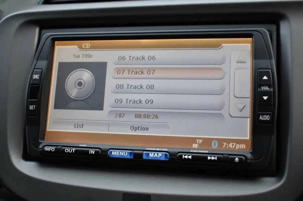 2011-honda-jazz-14-es-t-big-10