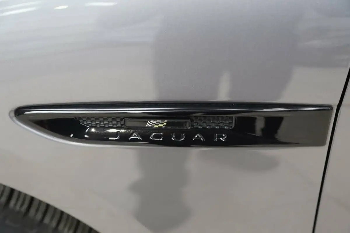 2020-jaguar-f-pace-20i-chequered-flag-big-15