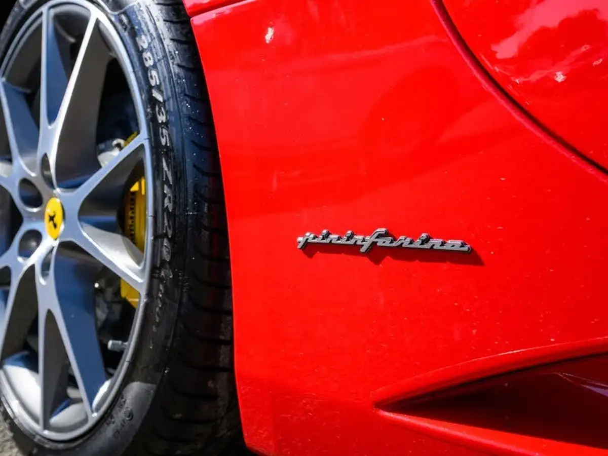2010-ferrari-california-43-big-13