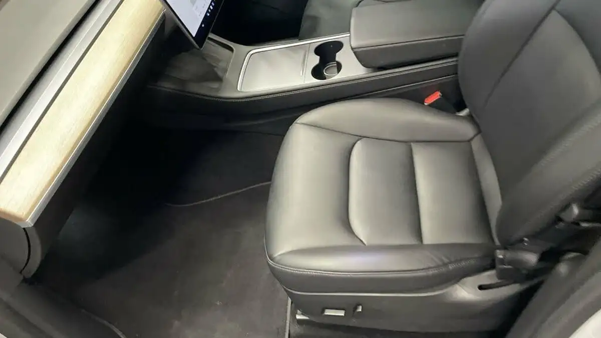 2022-tesla-model-y-e-long-range-big-16