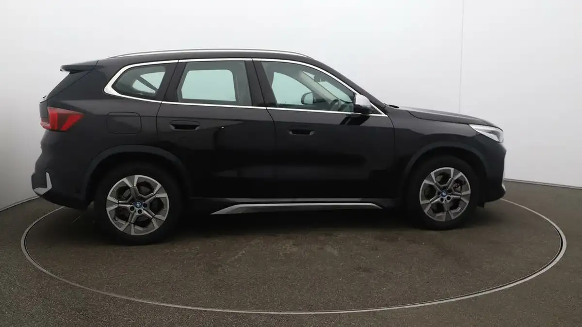 2023-bmw-x1-15-xdrive25e-xline-big-8
