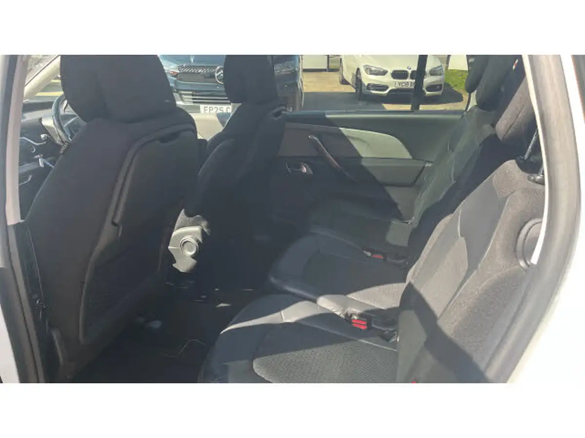 2022-citroen-grand-c4-spacetourer-12-puretech-shine-eat8-big-15