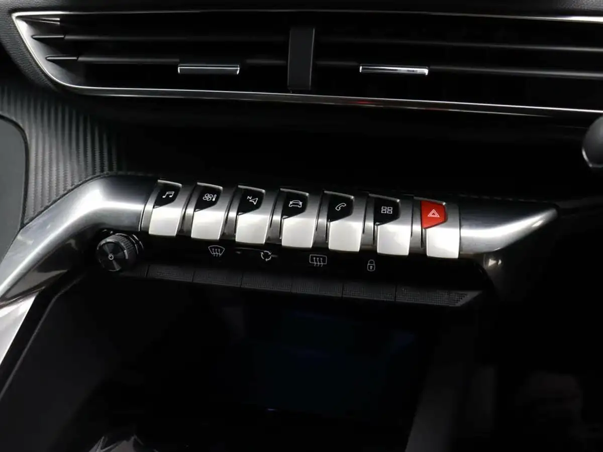 2022-peugeot-3008-suv-12-puretech-allure-big-38