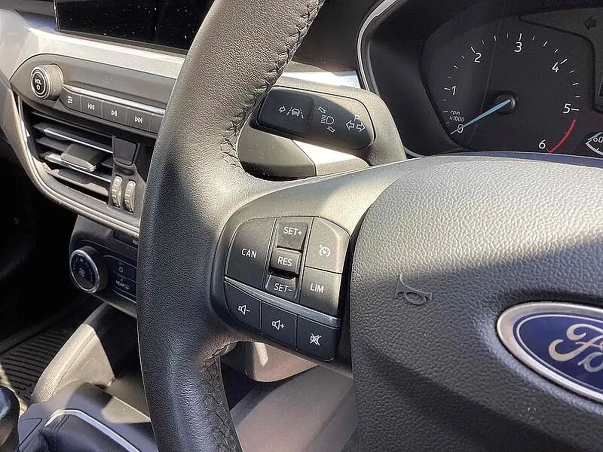 2019-ford-focus-15-zetec-95ps-ss-hatchback-big-21