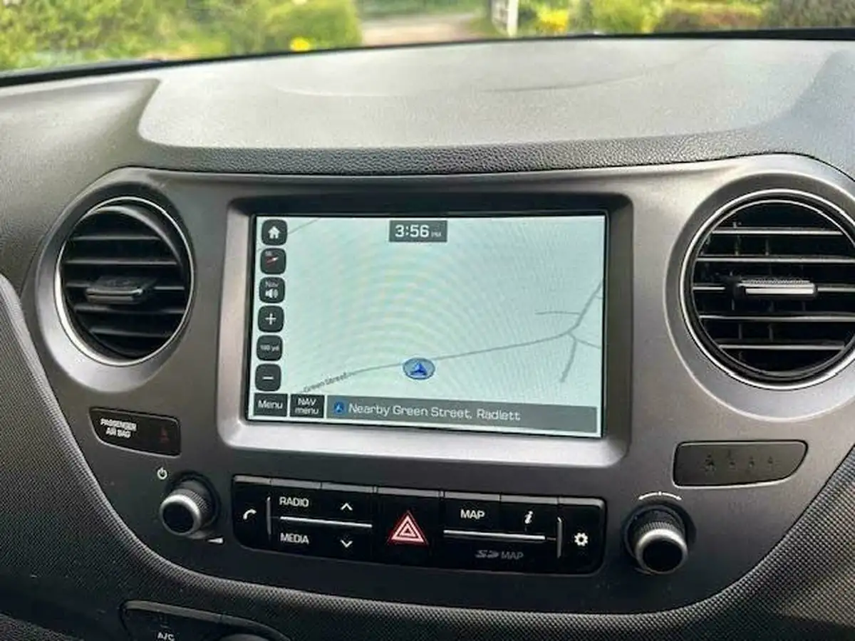 2018-hyundai-i10-10-go-se-67ps-big-18