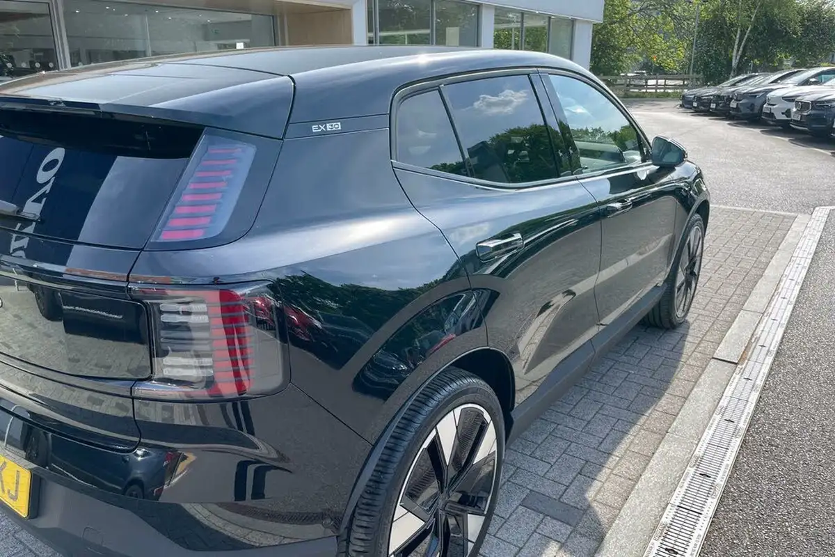 2025-volvo-ex30-e-single-motor-ultra-big-13