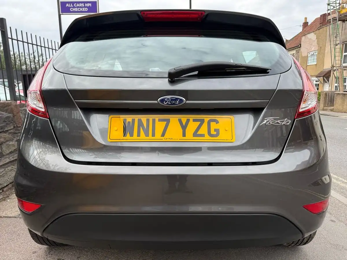 2017-ford-fiesta-125-zetec-3d-big-2