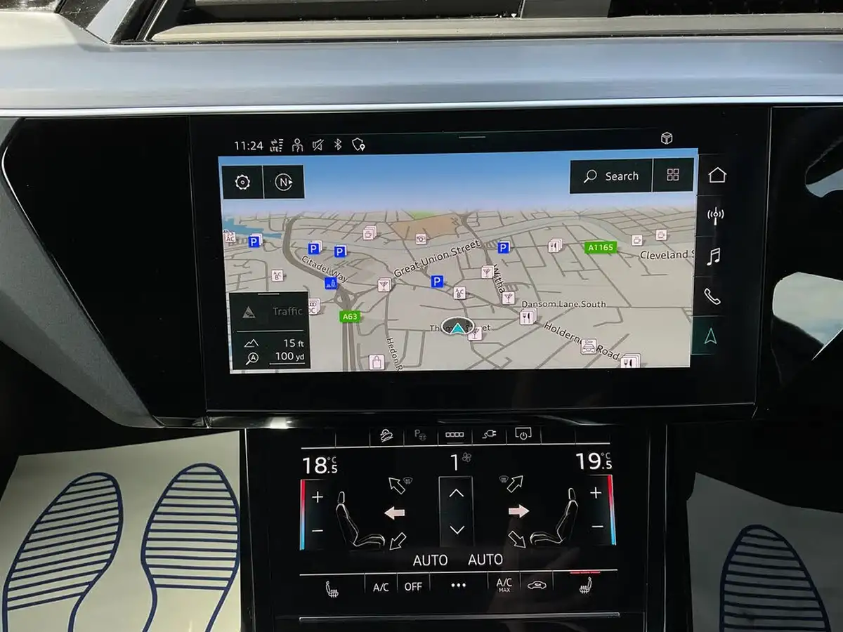 2022-audi-e-tron-50e-black-edition-station-wagon-big-21