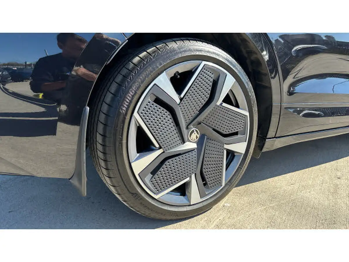 2025-skoda-enyaq-e-vrs-coupe-big-24
