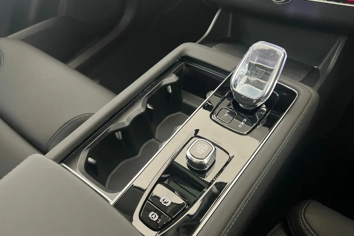 2025-volvo-xc90-20-b5-plus-big-12
