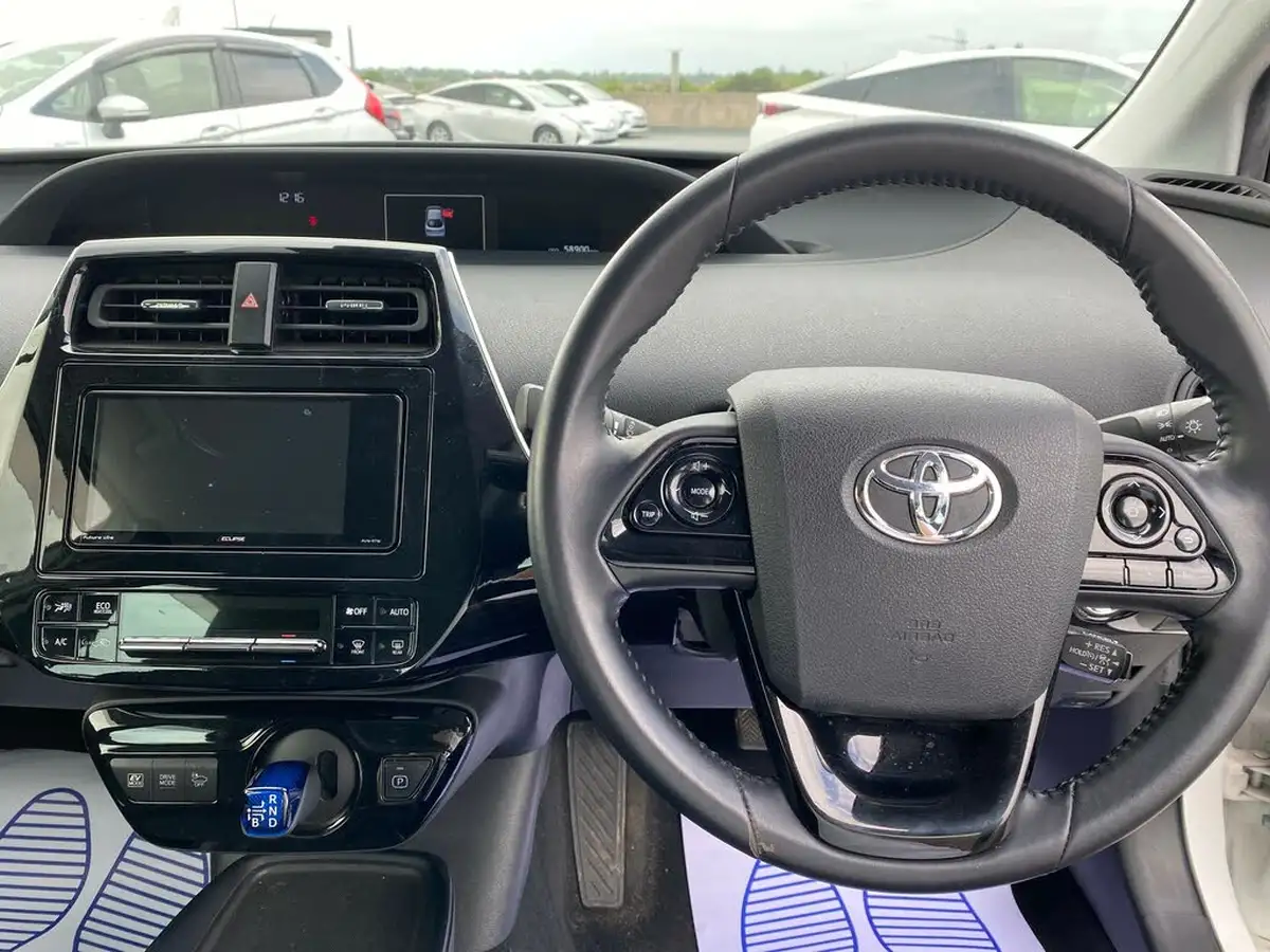 2019-toyota-prius-big-22
