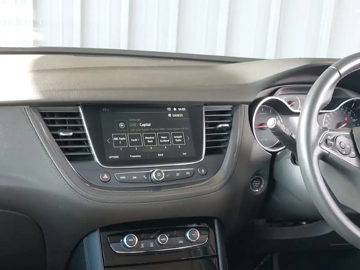 2021-vauxhall-grandland-x-12-griffin-auto-big-9