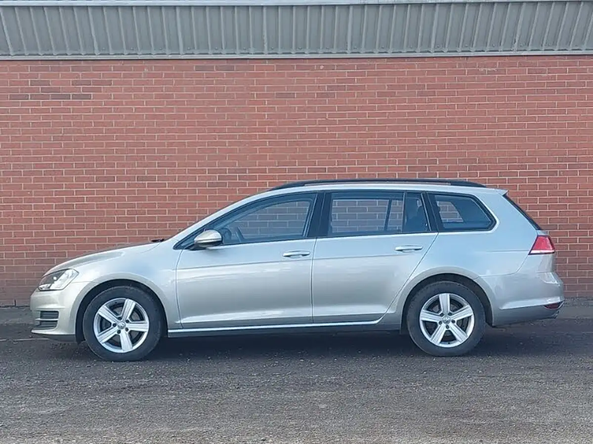 2017-volkswagen-golf-14-tsi-bmtss-estate-5d-dsg-big-3