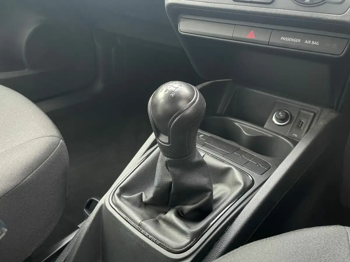 2017-seat-ibiza-10-sol-hatchback-5d-big-18