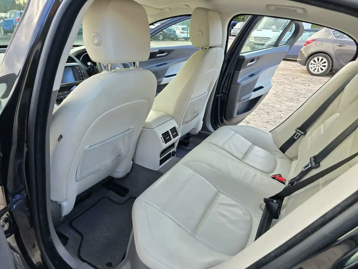 2016-jaguar-xe-20d-prestige-180ps-auto-big-32