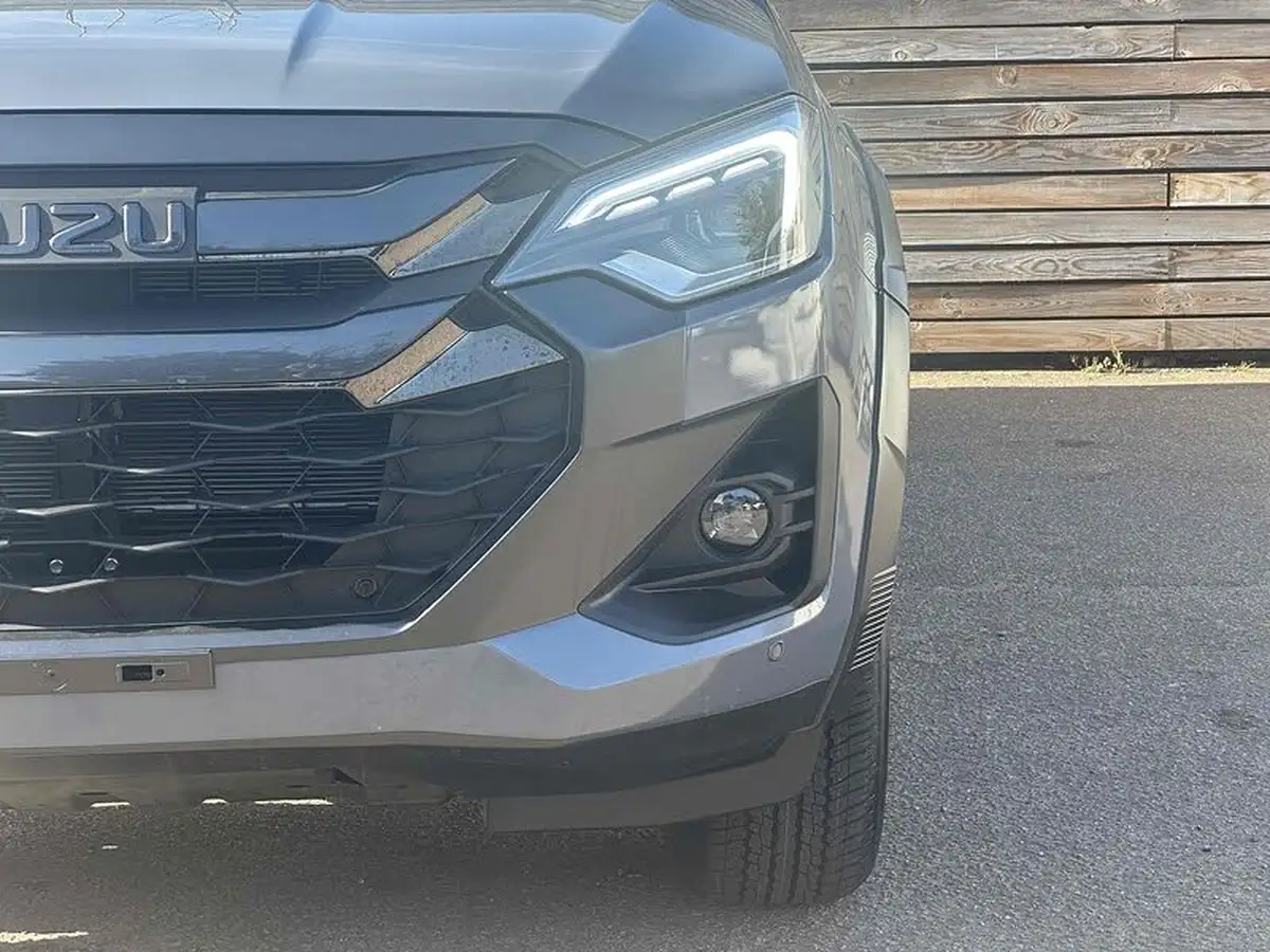 2025-isuzu-d-max-19td-v-cross-steel-edition-auto-big-8