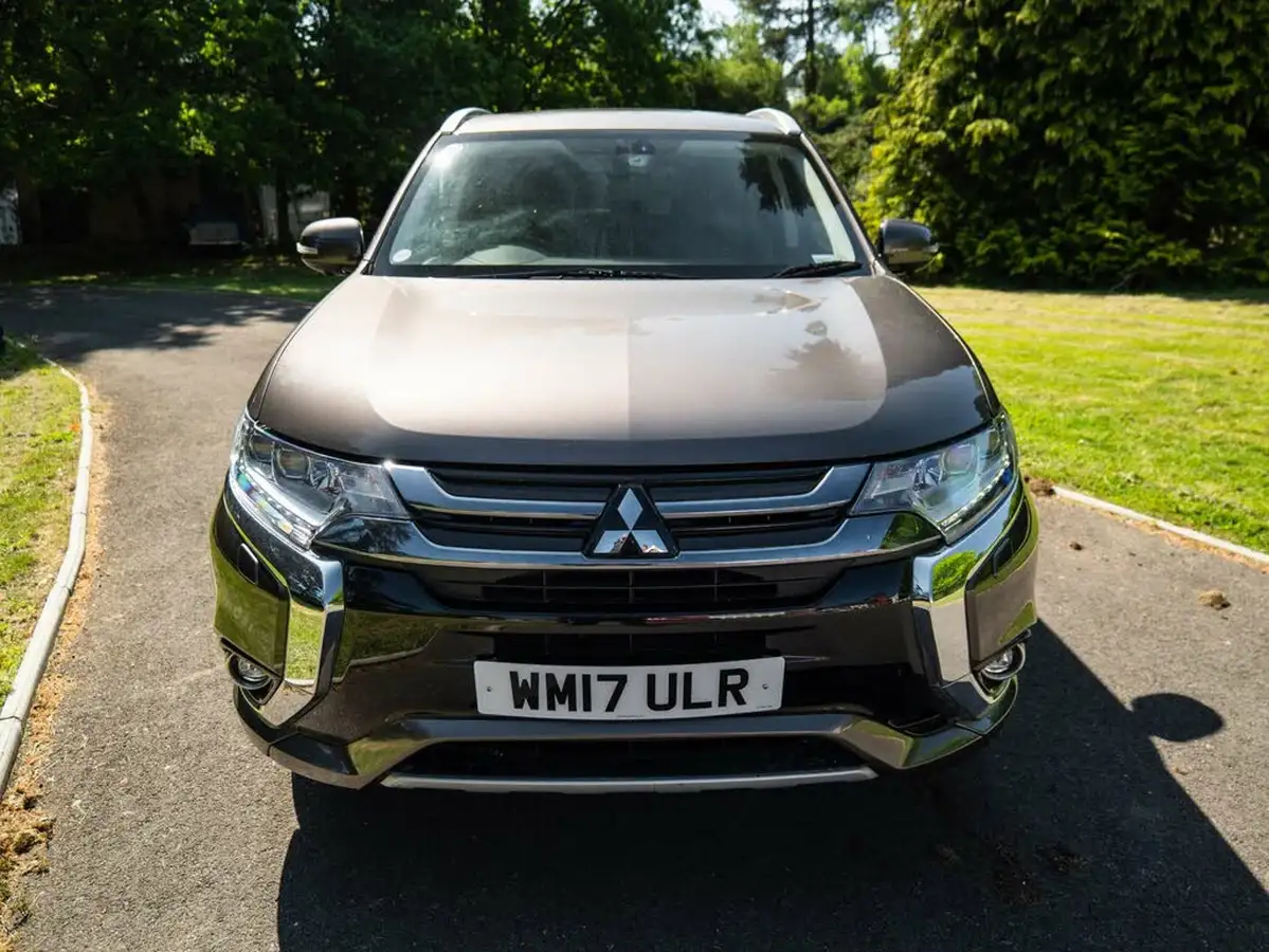 2017-mitsubishi-outlander-20-4hs-phev-5st-big-1