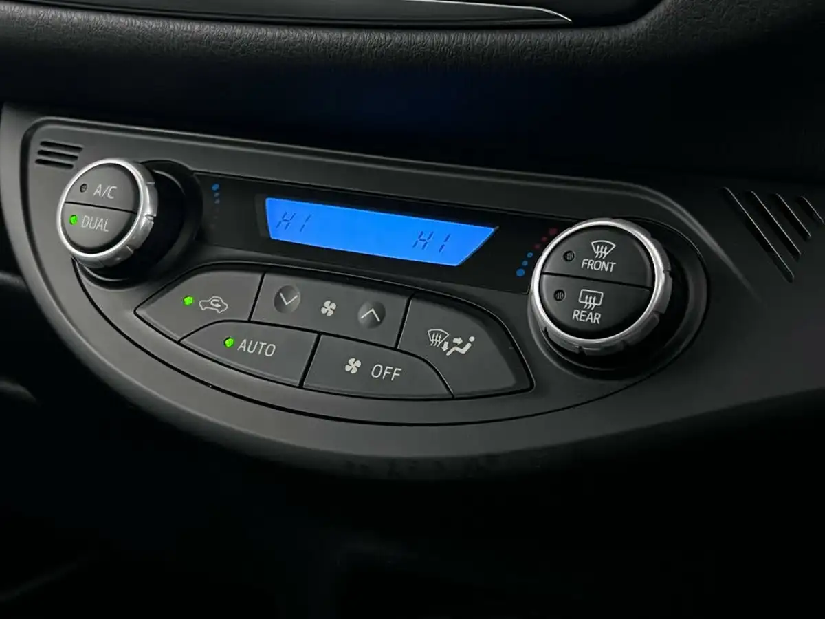 2019-toyota-yaris-15-vvt-i-y20-98bhp-hybrid-1497cc-e-cvt-big-29