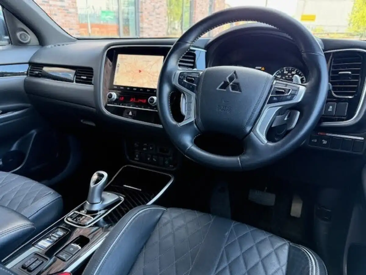 2021-mitsubishi-outlander-24-exceed-phev-big-22