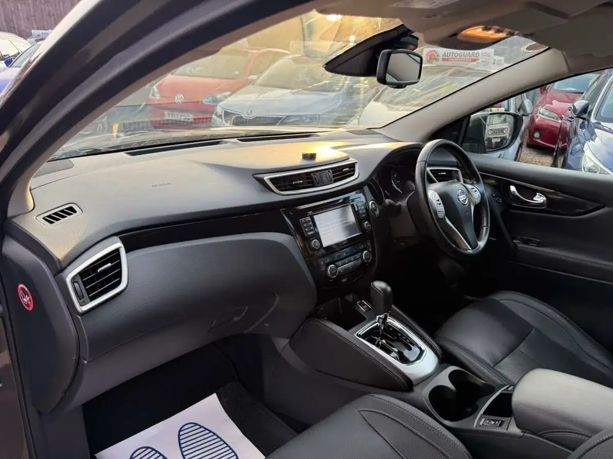 2015-nissan-qashqai-16-tekna-big-53