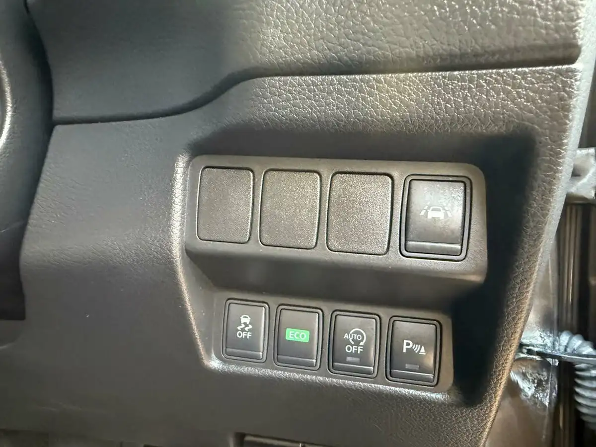 2015-nissan-qashqai-16-tekna-big-29
