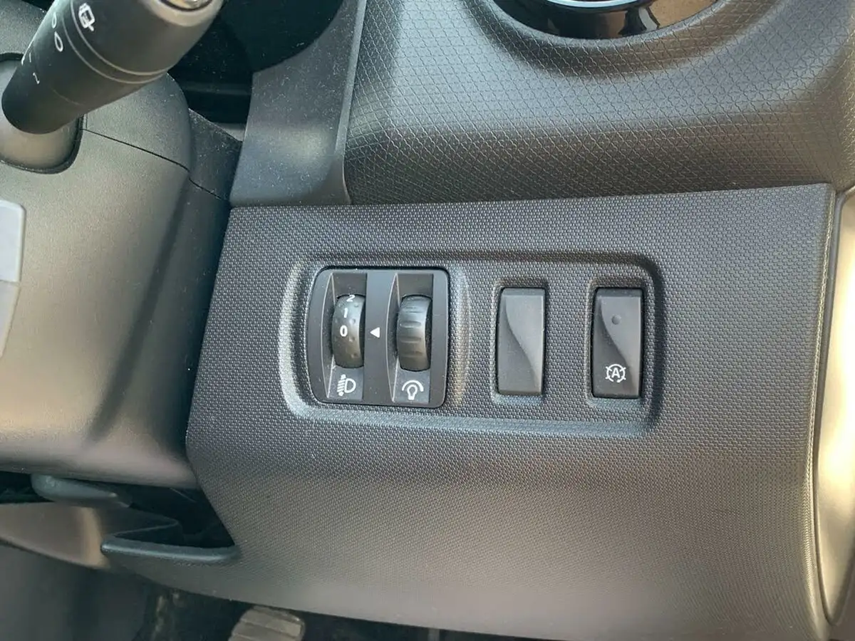 2015-renault-clio-09-tce-dynamique-nav-big-31