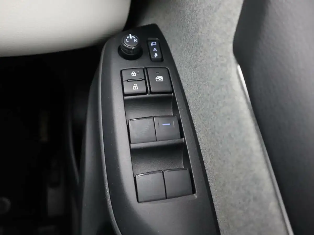 2022-toyota-yaris-15-vvt-i-excel-big-24