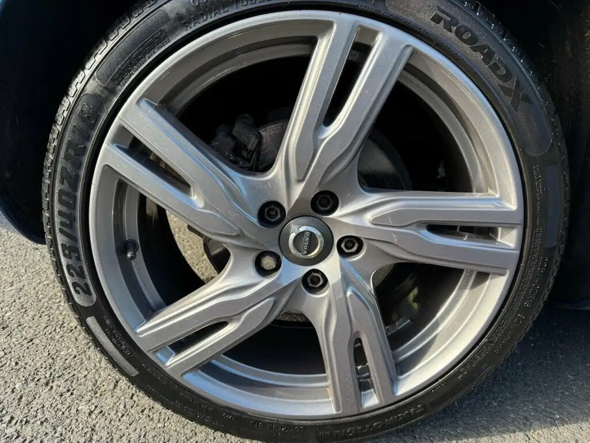 2018-volvo-v40-20td-d3-r-design-pro-big-2