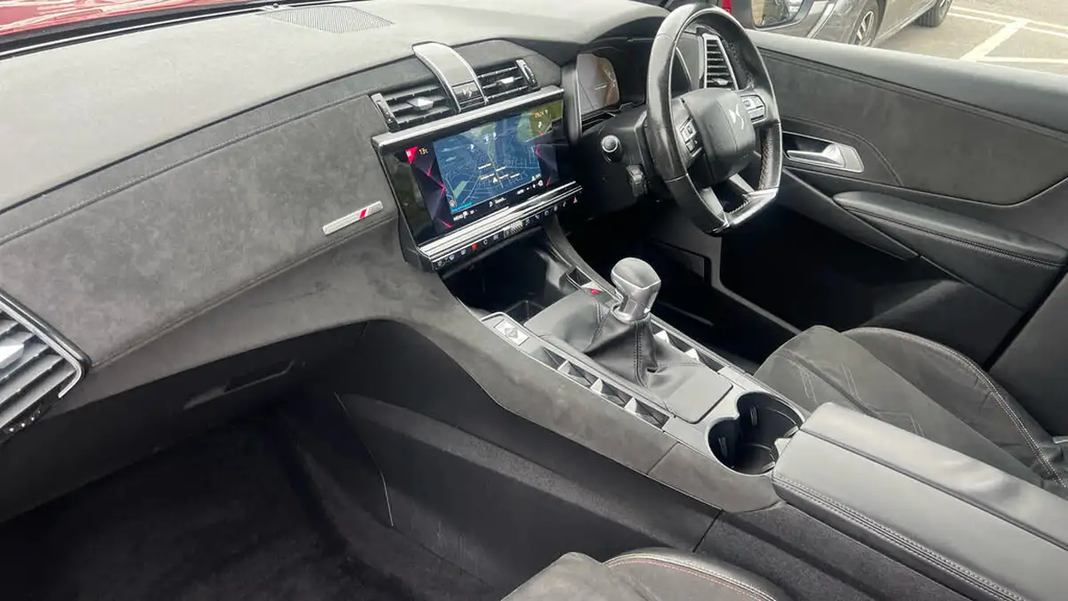 2018-ds-ds-7-crossback-15-bluehdi-performance-line-big-11