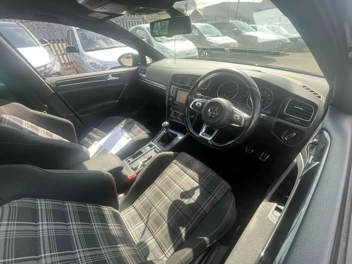 2016-volkswagen-golf-20tdi-gtd-bmt-hatchback-5d-big-2