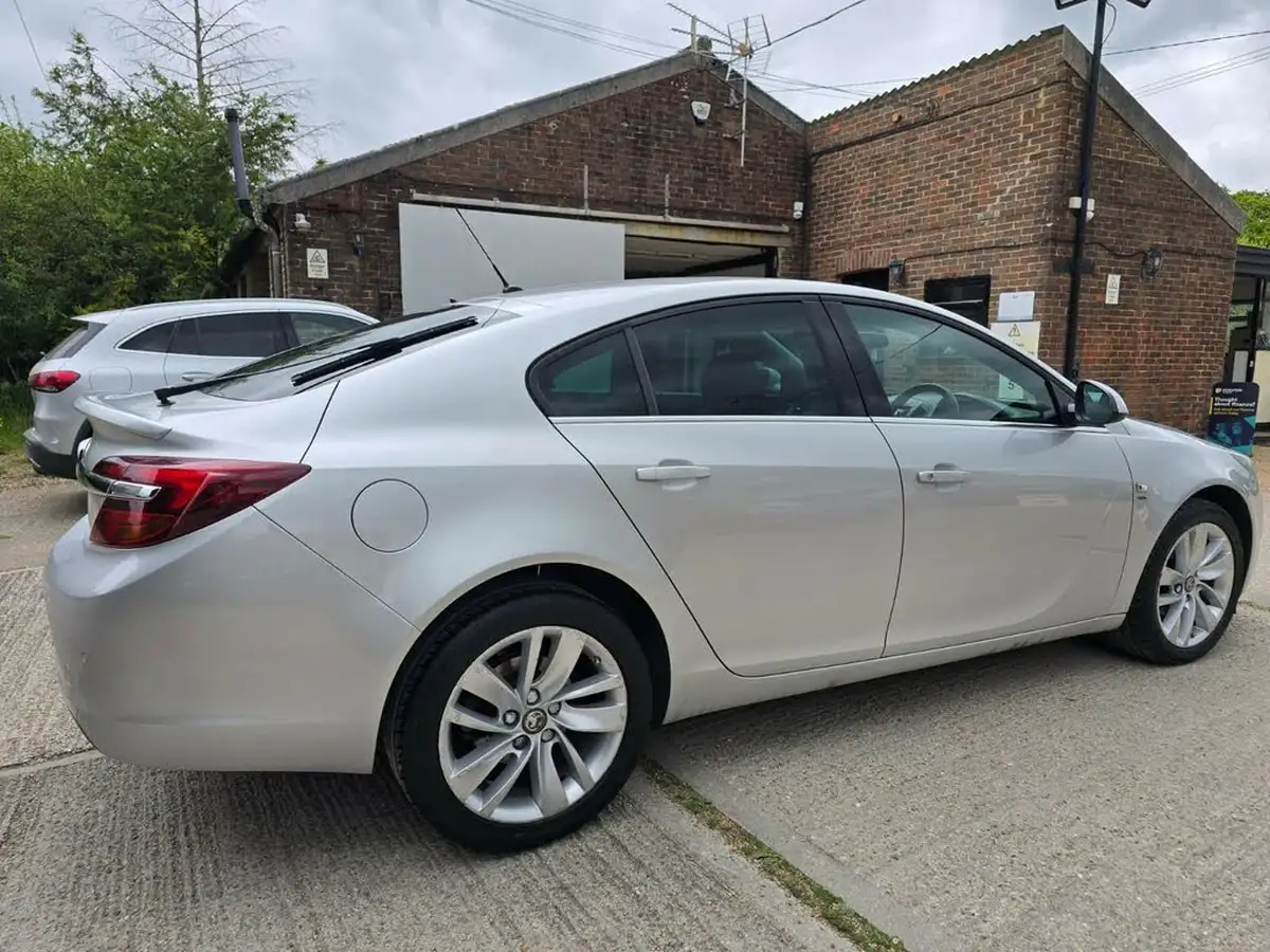 2015-vauxhall-insignia-18-sri-big-5