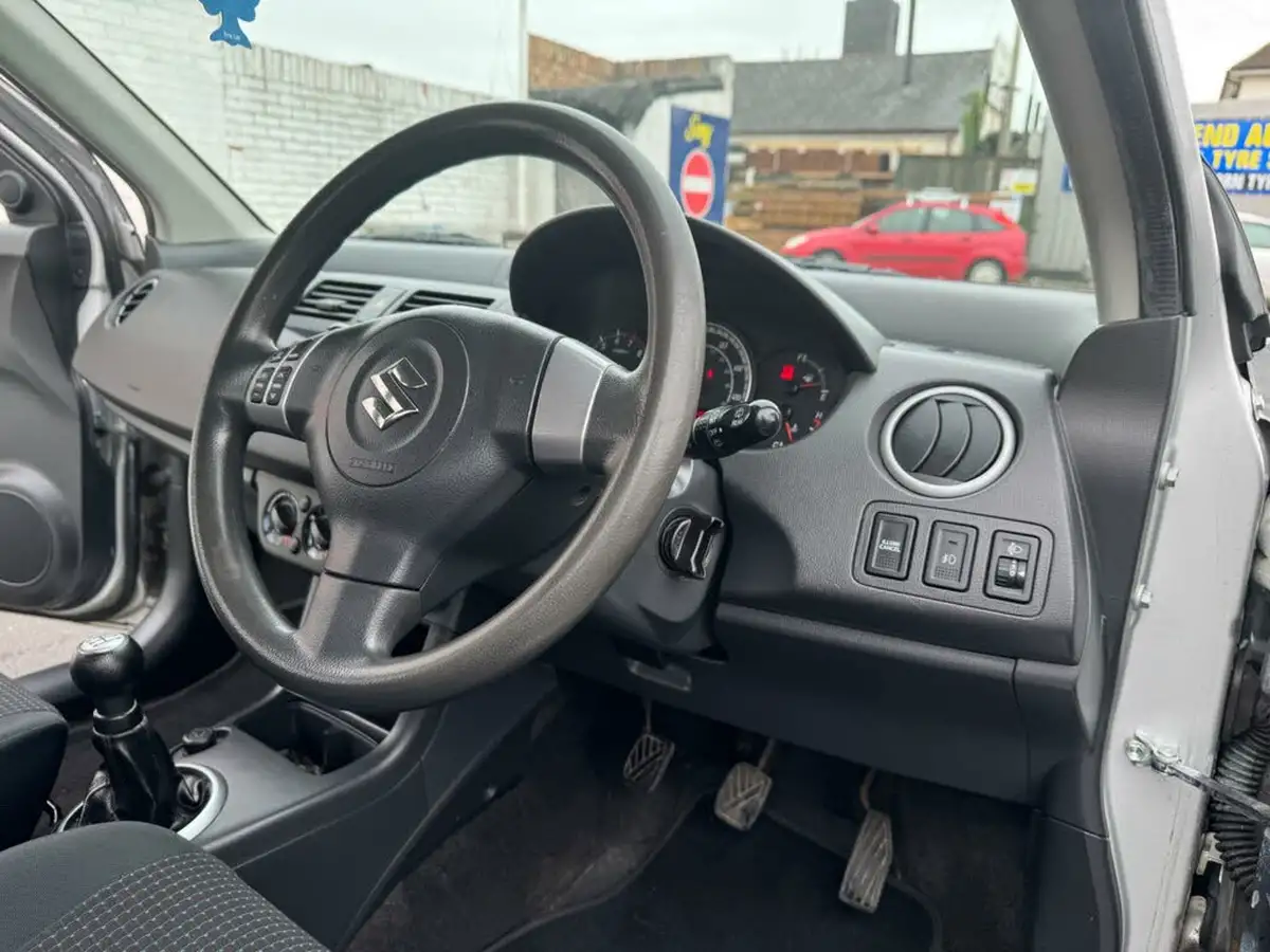 2007-suzuki-swift-15-glx-5d-big-16