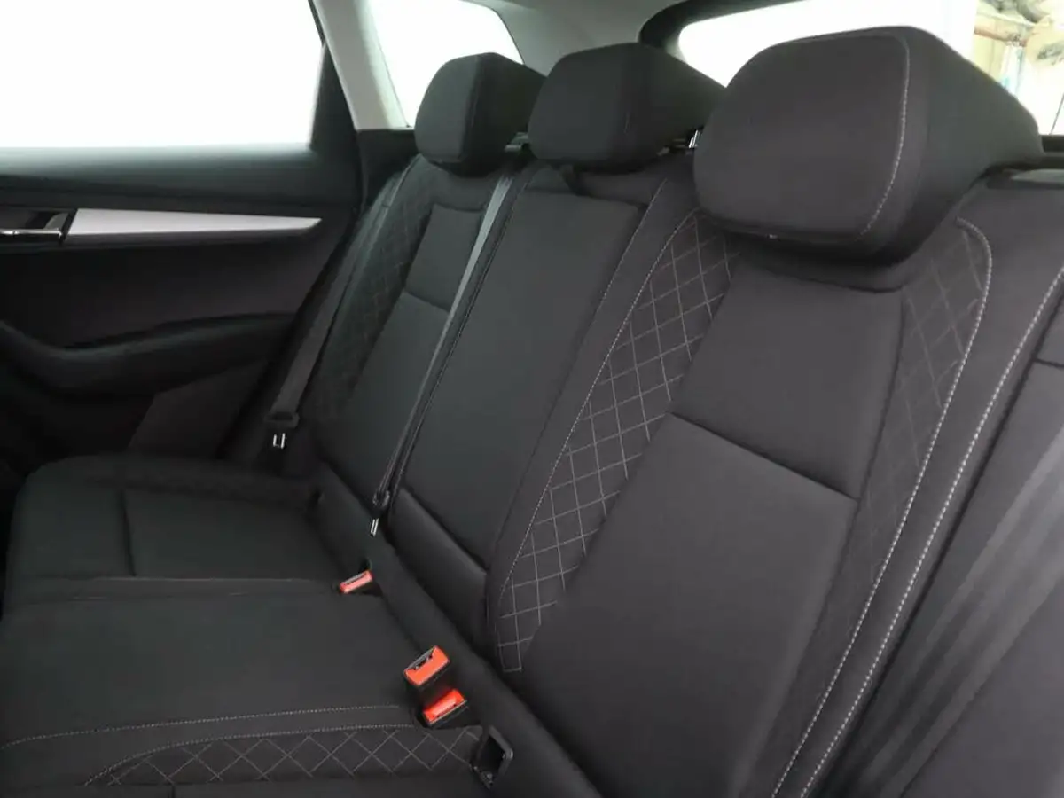 2020-skoda-karoq-10-tsi-se-technology-116ps-big-9